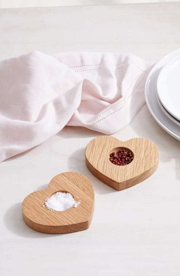 10 Beautiful Kitchen and Dining Table Accessories Your Mom Will Absolutely Love