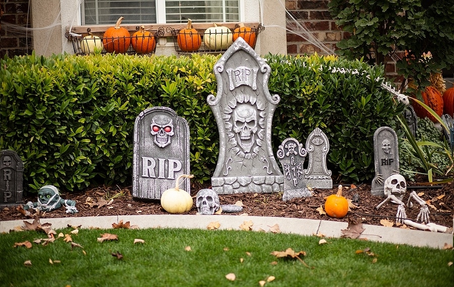 Fun & Creepy Indoor and Outdoor Halloween Decor for the Spooky Season